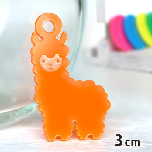 小さなアルパカ型アクリルチャーム